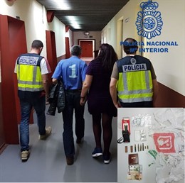 Los detenidos junto con los agentes actuantes. 