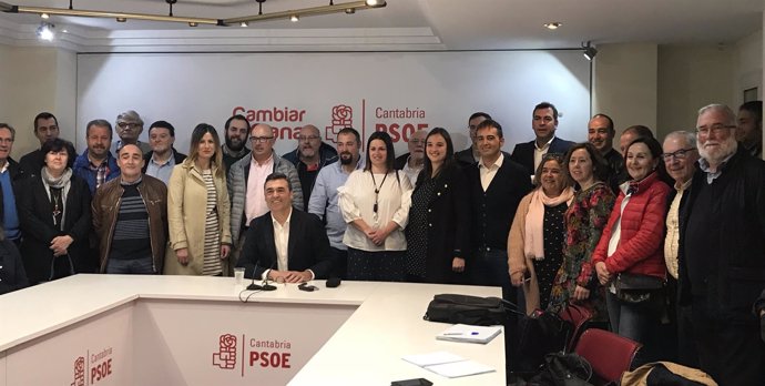 Cortés presenta su candidatura a las primarias del PSOE de Cantabria