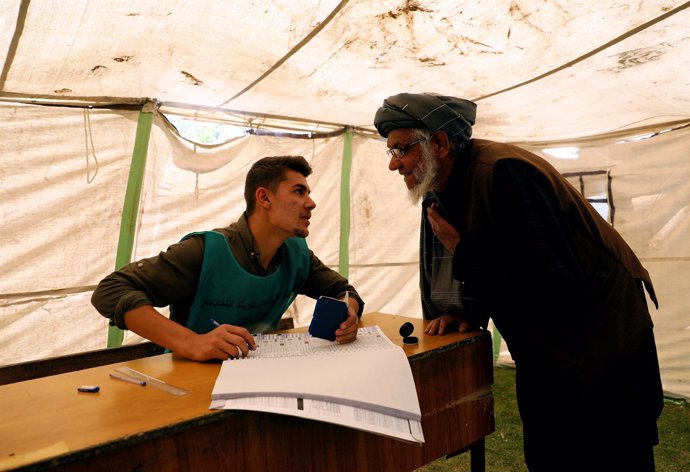 Centro de registro electoral en Kabul 