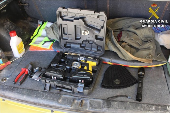 Herramientas intervenidas a dos presuntos ladrones en Alicante