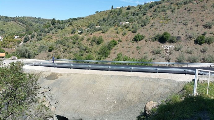  Carretera Restablecida Entre Salares Y Árchez Tras Arreglo De Diputación 