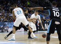 El Madrid reina en el derbi y reivindica el primer puesto