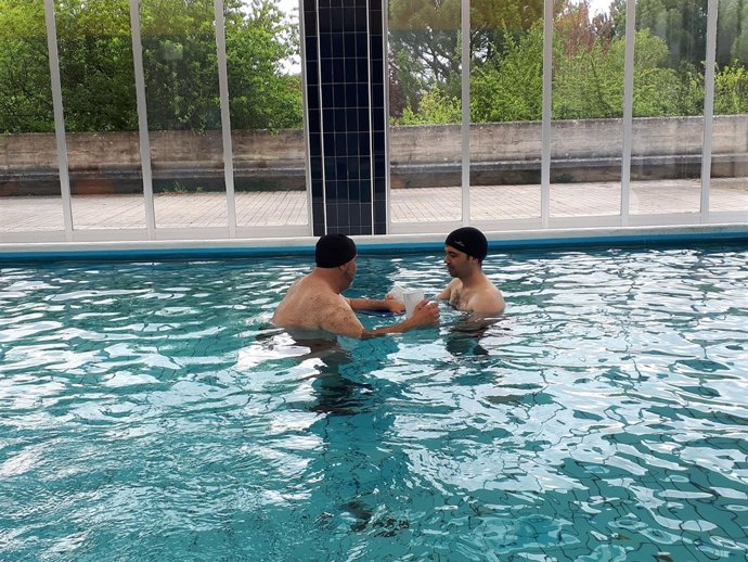 Quince pacientes se benefician ya de la terapia acuática.