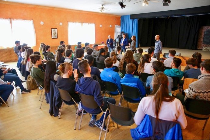 ALUIMNOS DE bACHILLERATO