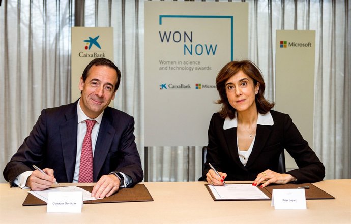 Gonzalo Gortázar (CaixaBank) i Pilar López (Microsoft Espanya)