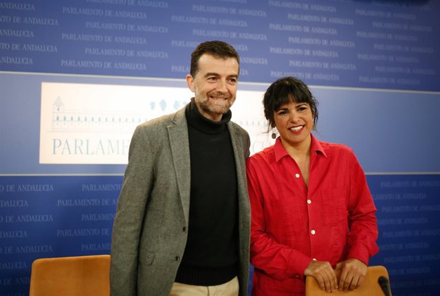 Antonio Maíllo y Teresa Rodríguez, en rueda de prensa