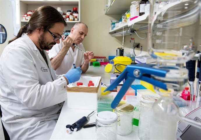 Javier Torres (investigador del CIBERER) i Ramon Martí (investigador del CIBERER