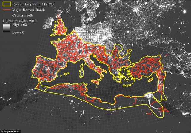 Red de calzadas romanas sobreimpresionada en imágenes nocturnas de satélite