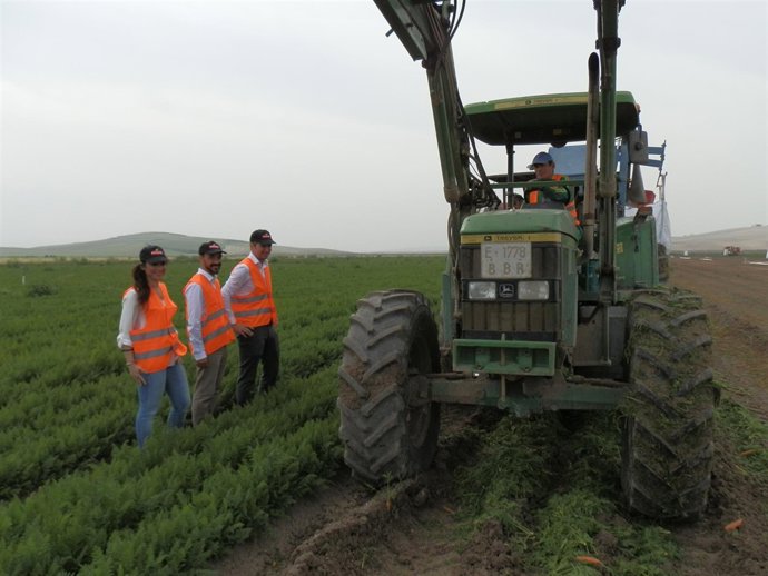 El delegado territorial de Argicultura, José Manuel Miranda, visita Primeale