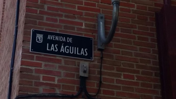Placa de Avenida de Las Aguilas con 