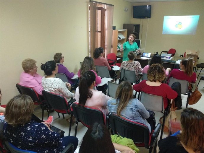 Participantes en el encuentro sobre lactancia