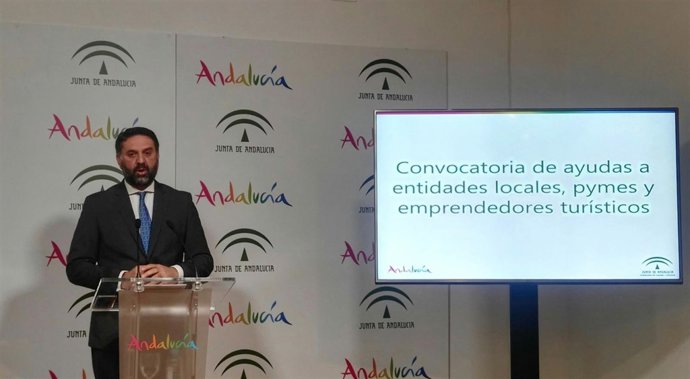 El consejero de Turismo