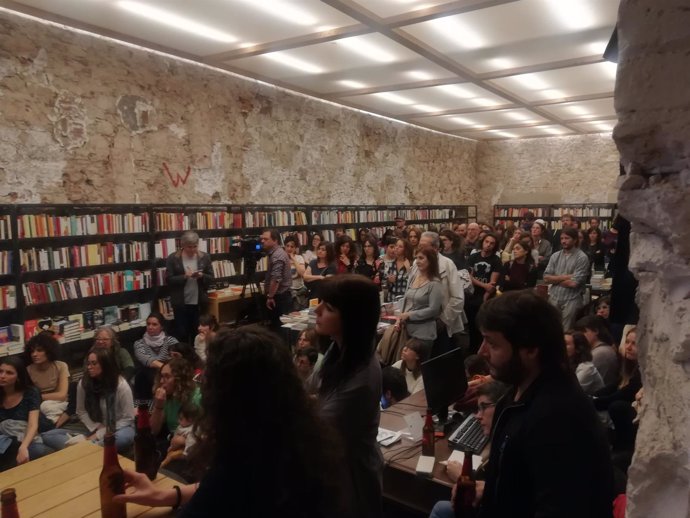 Libreros y editores visibilizan su "disconformidad" con el caso de 'La Manada'