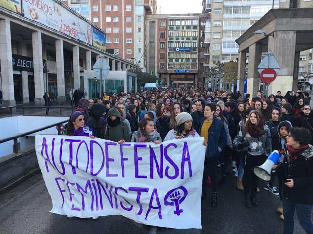 Concentración en Burgos contra el último crímen machista, 30-4-18