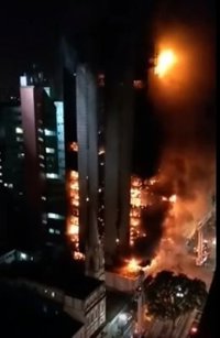 Al menos un muerto y tres desaparecidos tras el derrumbe de un edificio en llamas en São Paulo (Brasil)