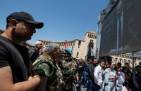 Partidarios de Nikol Pashinian bloquean rutas hacia la capital y la carretera al aeropuerto en Armenia