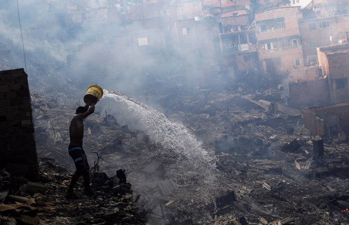Incendio en 50 viviendas en Paraisópolis, una de las mayores favelas