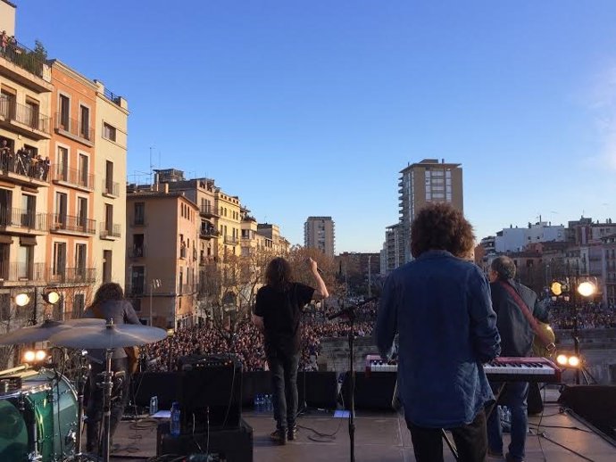 Concert sorpresa de Sopa de Cabra a Girona