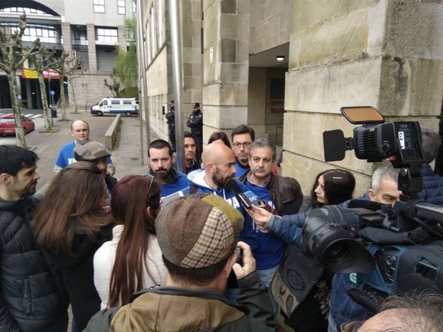 Los sindicatos atienden a los medios a las puertas de la EGAP