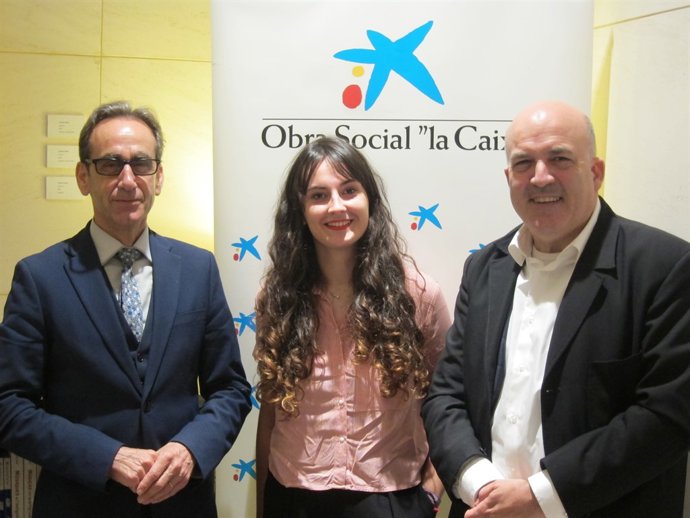 La guanyadora M. Baños al costat de V. Farràs i a J. Nadal                 
