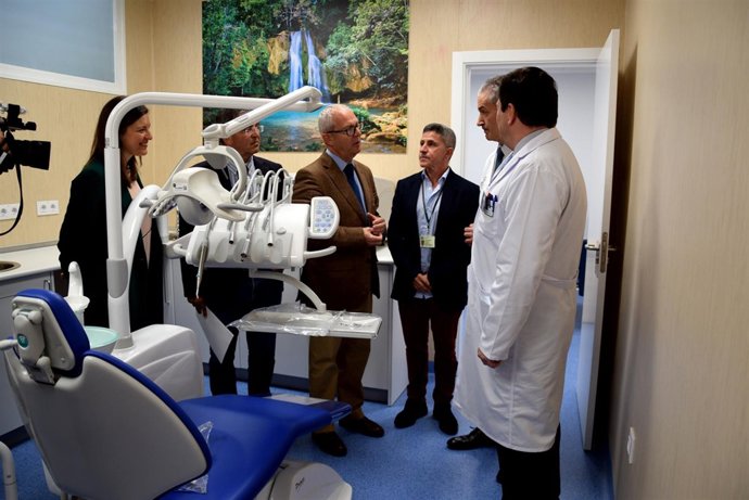 Belizón visita la unidad de Salud Bucodental del Hospital de San Carlos