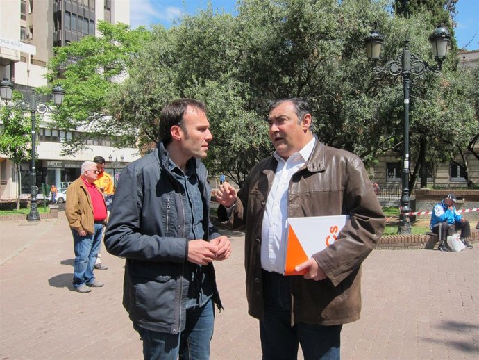 Muñoz (ZEC) y Casañal (Cs) han visitado hoy la plaza Salamero 