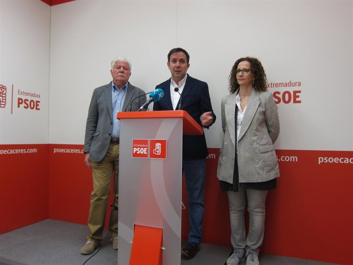 César Ramos, Juan Andrés Tovar y Pilar Lucio, del PSOE                      