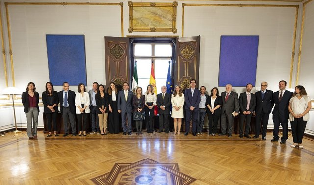 Susana Díaz recibe a investigadores de Cabimer