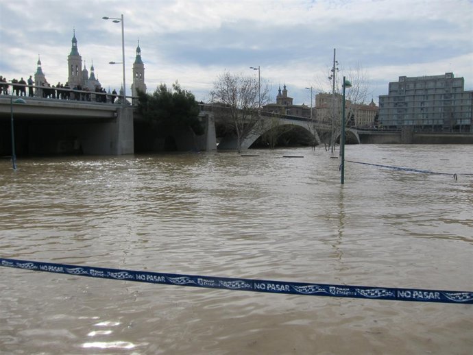 Crecida extraordinaria del Ebro registrada en 2015 en Zaragoza