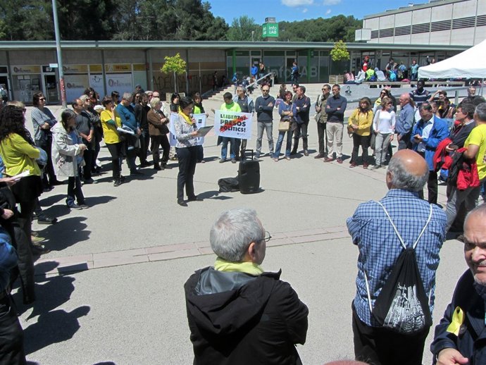 Acto de apoyo a Oriol Junqueras (ERC) en la plaza Cívica de la UAB