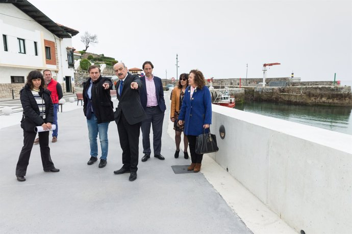 Mazón inaugura el mirador del puerto de Comillas 