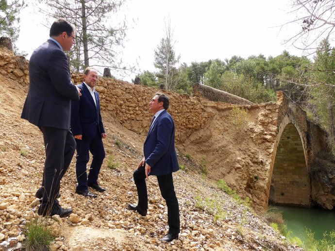 Prieto, Huete y Mariscal en el puente del Chantre