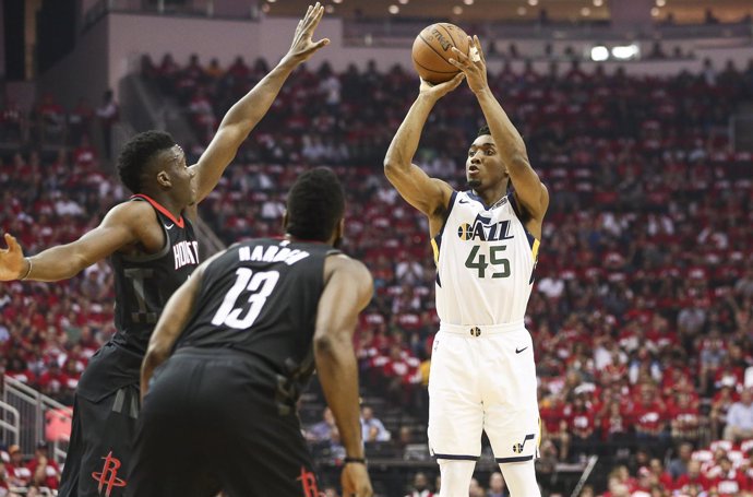 Donovan Mitchell anota en el Utah Jazz - Houston Rockets