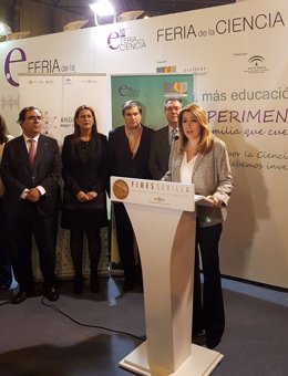 Susana Díaz, en la Feria de la Ciencia, en Fibes