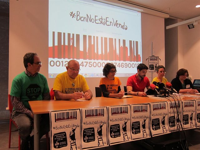 Representantes de la PAH Barcelona, Sindicat de Llogaters, FAVB y otras entidade