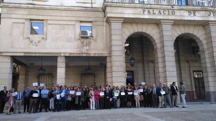 Paro de jueces y fiscales ante la Audiencia Provincial de Sevilla