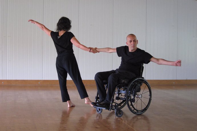 Bailarines de la asociación de danza israelí Vértigo                