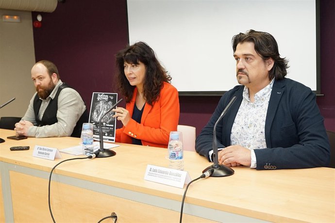 Valladolid.- Redondo, en la presentación del 'Survivival Zombie'         