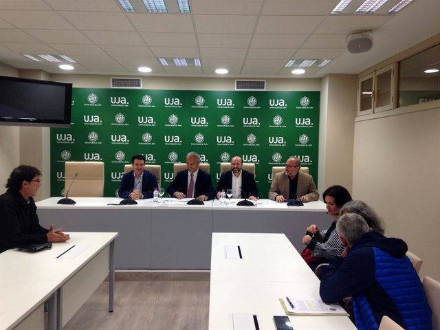 Presentación de ayudas para fomentar el empleo entre universitarios.