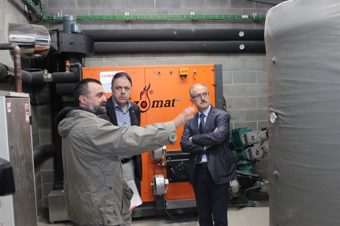 L'alcalde de Mollet, Josep Monràs, inaugurant la caldera de biomassa