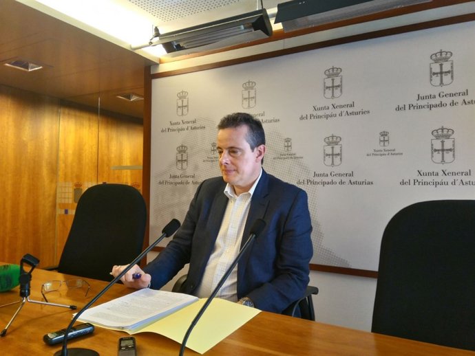 El portavoz del PSOE Marcelino Marcos