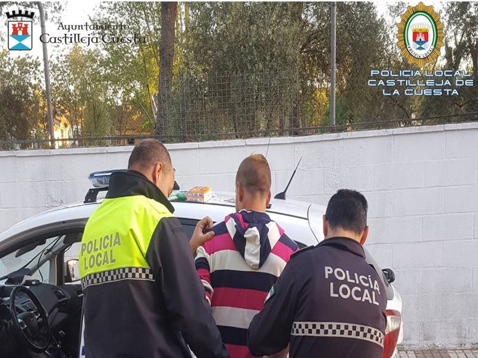 Actuación de la Policía Local de Castilleja de la Cuesta (Sevilla)
