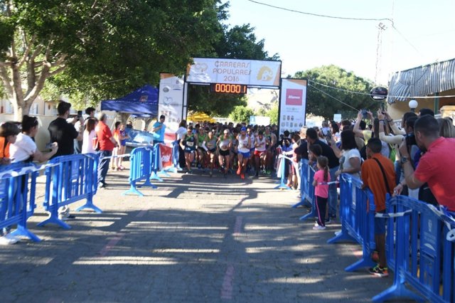 La carrera popular de Rioja ha contado con más de 300 participantes.