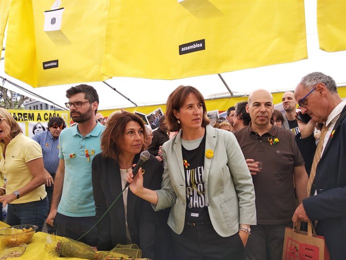 La presidenta de la ANC, Elisenda Paluzie, a la parada de Sant Jordi
