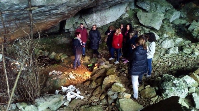 Visita a la cueva de Sopeña