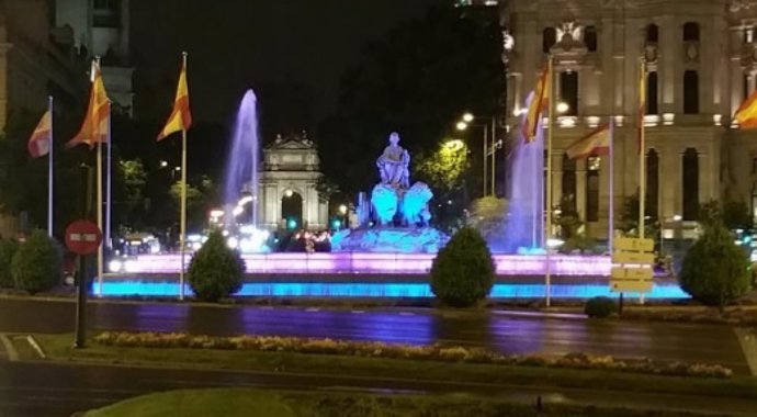 La Cibeles de Madrid, iluminada con los colores de la enfermedad de Huntington