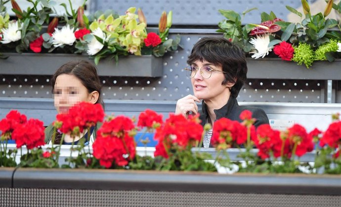 PAZ VEGA CON SUS HIJOS