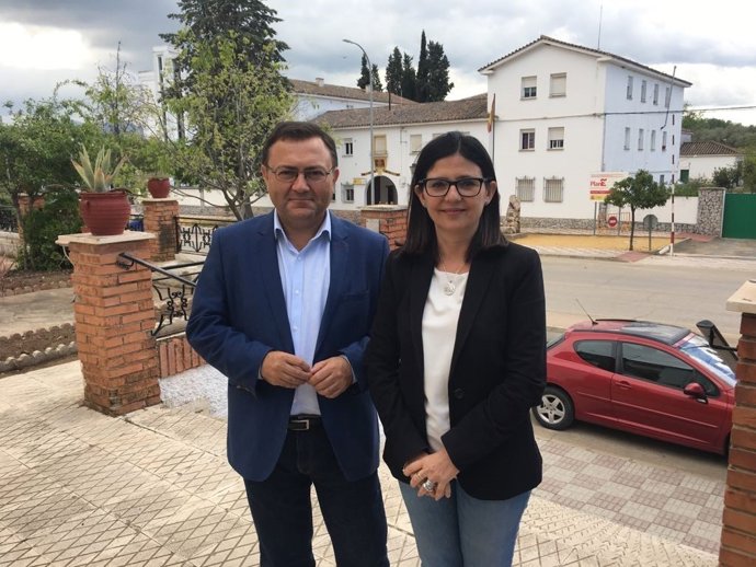 Miguel Ángel Heredia PSOE diputado y la alcaldesa de Archidona Mercedes Montero