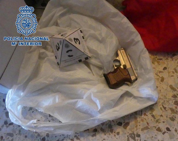 Una de las armas intervenidas en la operación 'Chiquera'