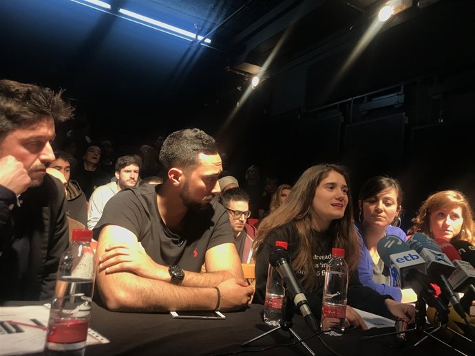 El rapero Valtonyc con miembros de 'No callarem', en una imagen de archivo